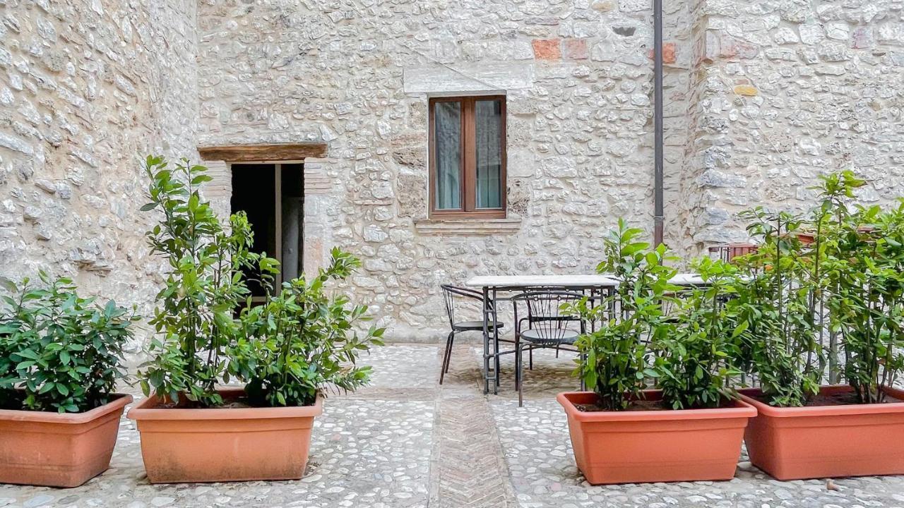 Апарт отель Borgo San Valentino Arrone Экстерьер фото