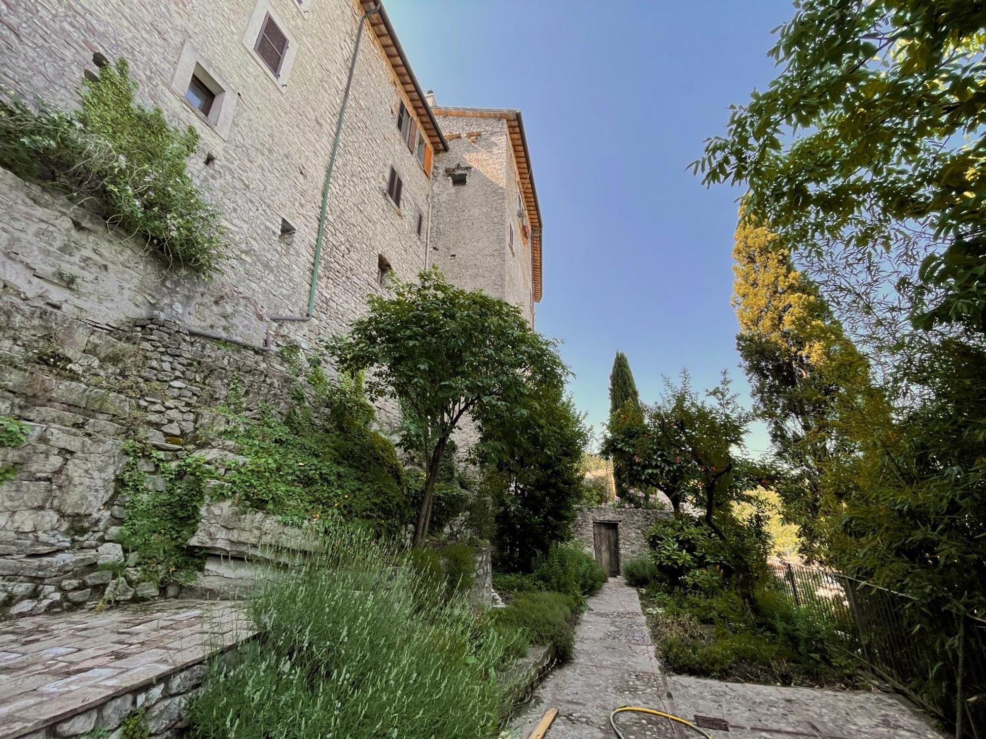 Апарт отель Borgo San Valentino Arrone Экстерьер фото